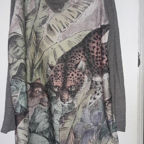 Akemi and Kin Gray Henley Tunic - Picture 2 of 7